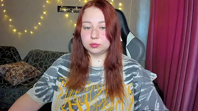 Snapshot of Milafoxxxy chatting on 09.29.25 Milafoxxxy online show from 09.29.25