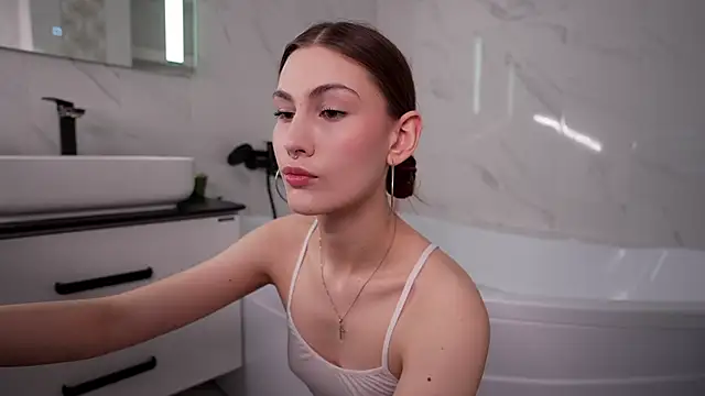 AlisaLore online show from 03.10.25