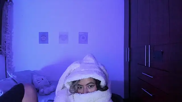 StephaniFox online show from 10.29.25