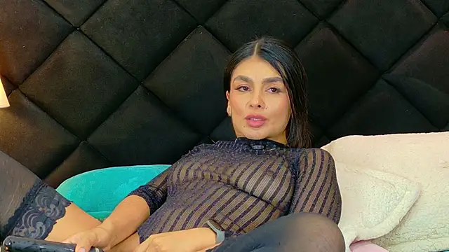 Snapshot of Holly_Brensonexx_ chatting on 12.18.25 Holly Brensonexx online show from 12.18.25