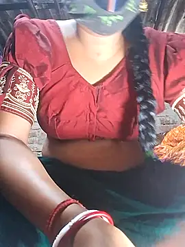 Snapshot of HotSexyBoudi chatting on 12.14.25 HotSexyBoudi online show from 12.14.25