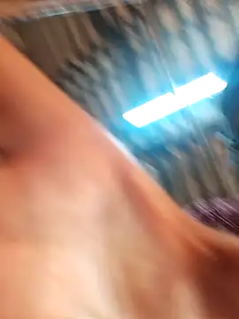 Snapshot of HotSexyBoudi chatting on 12.17.25 HotSexyBoudi online show from 12.17.25