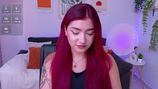 Snapshot of ViolettCastel chatting on 06.17.26 ViolettCastel online show from 06.17.26