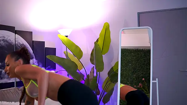 RaquelleVon online show from 11.26.25