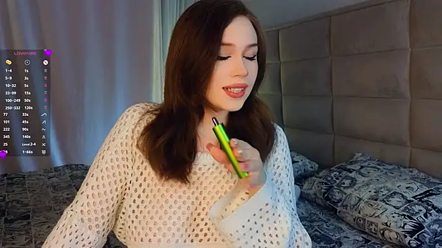 Snapshot of AsteriaHamel chatting on 03.18.25 AsteriaHamel online show from 03.18.25