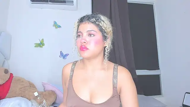 sofiacastillo01 online show from 04.21.26