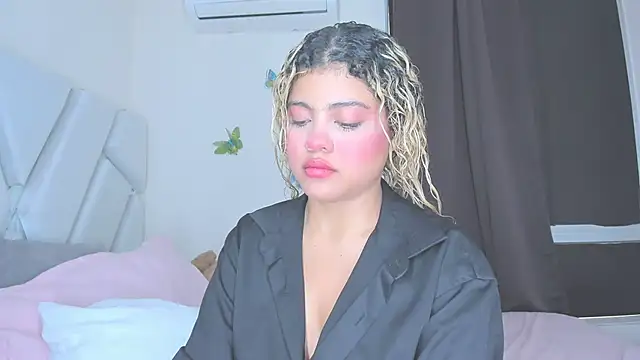 sofiacastillo01 online show from 04.28.26