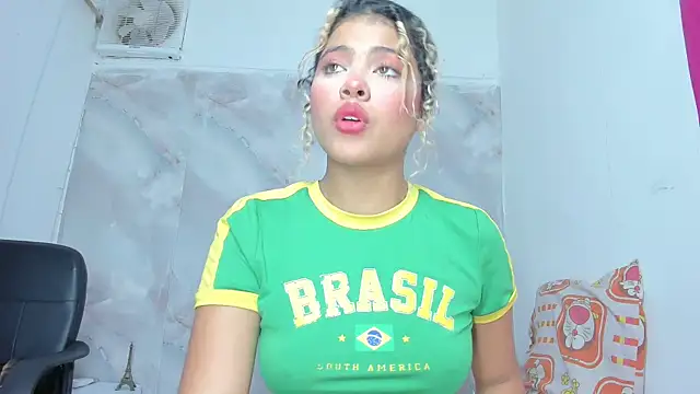 Snapshot of sofiacastillo01 chatting on 05.16.26 sofiacastillo01 online show from 05.16.26