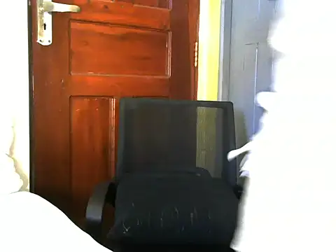 Sexy burberry online show from 10.19.25