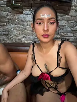 Snapshot of twohornys chatting on 10.16.25 twohornys online show from 10.16.25