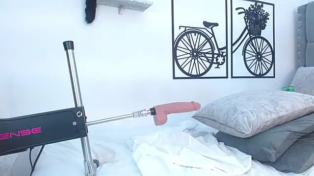 Snapshot of YUSELFI_ROSS_ chatting on 02.12.25 YUSELFI ROSS online show from 02.12.25