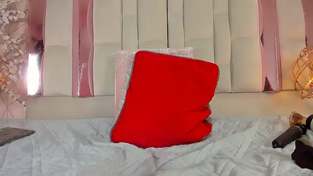 Snapshot of SaraMartini1 chatting on 12.06.24 SaraMartini1 online show from 12.06.24