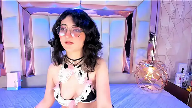 Snapshot of SaraMartini1 chatting on 10.18.25 SaraMartini1 online show from 10.18.25