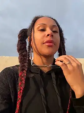 Snapshot of HaileyDiana chatting on 03.20.26 HaileyDiana online show from 03.20.26