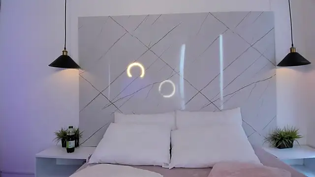 ANTONELLA  ROUSE  online show from 12.01.25