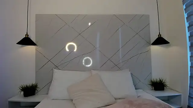 ANTONELLA  ROUSE  online show from 12.19.25