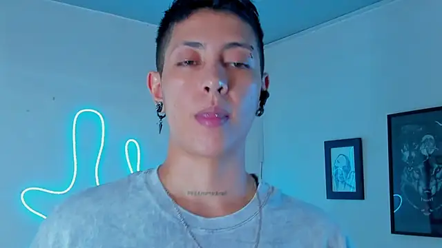 Snapshot of Aleja1214 chatting on 09.15.25 Aleja1214 online show from 09.15.25