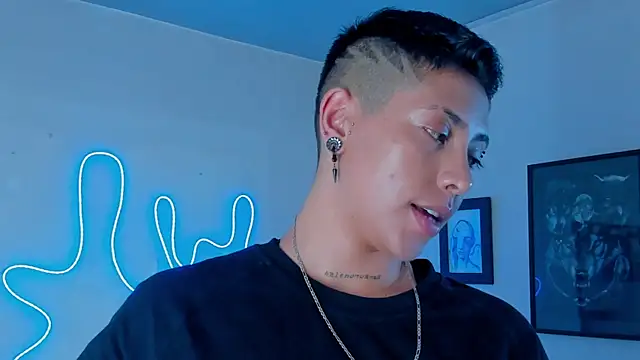 Snapshot of Aleja1214 chatting on 09.22.25 Aleja1214 online show from 09.22.25