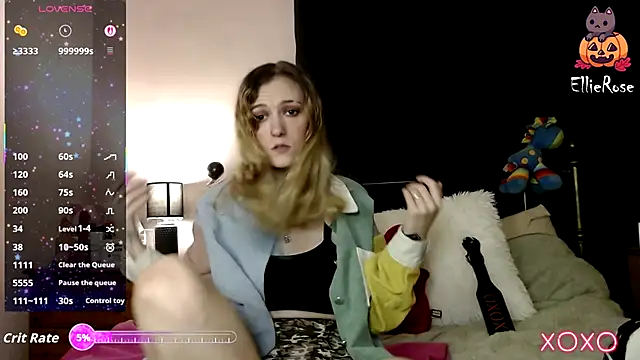 Snapshot of EllieeRose chatting on 10.24.25 EllieeRose online show from 10.24.25