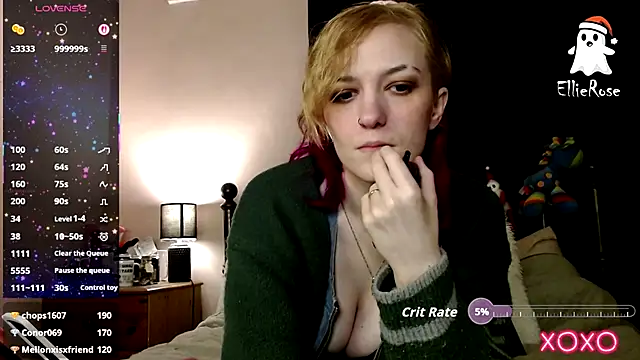 Snapshot of EllieeRose chatting on 12.18.25 EllieeRose online show from 12.18.25