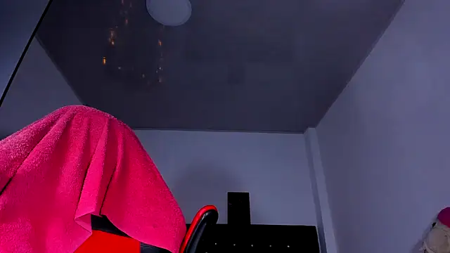 Snapshot of kerlysmith_24 chatting on 01.11.25 kerlysmith 24 online show from 01.11.25