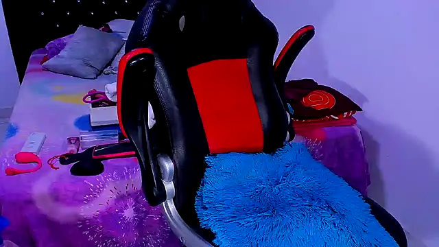 Snapshot of kerlysmith_24 chatting on 01.29.25 kerlysmith 24 online show from 01.29.25