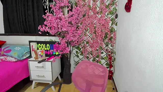 Snapshot of karenmilf_4 chatting on 09.14.25 karenmilf 4 online show from 09.14.25