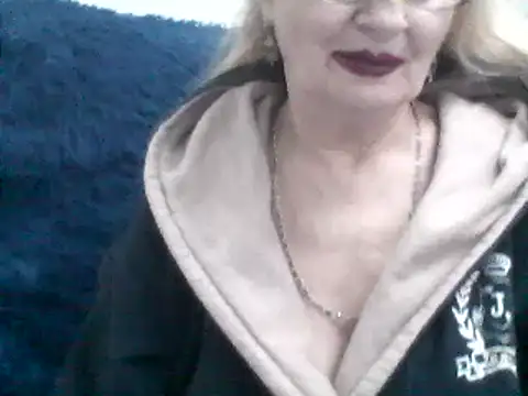 CarlyTreat online show from 02.08.25