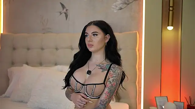 Snapshot of CarolinePrescott chatting on 05.27.26 CarolinePrescott online show from 05.27.26
