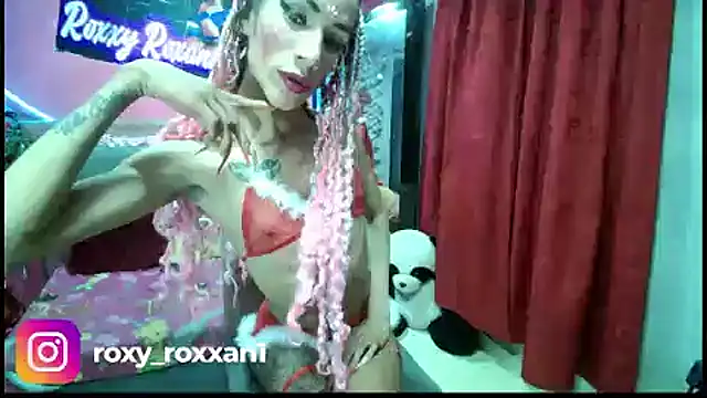 Snapshot of roxy_roxxan chatting on 12.07.24 roxy roxxan online show from 12.07.24