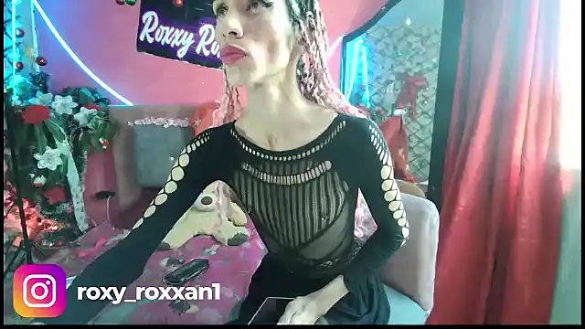 Snapshot of roxy_roxxan chatting on 12.09.24 roxy roxxan online show from 12.09.24