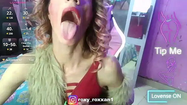 Snapshot of roxy_roxxan chatting on 03.23.25 roxy roxxan online show from 03.23.25