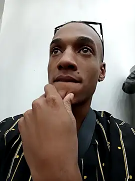 Snapshot of Malkongarcia chatting on 11.29.25 Malkongarcia online show from 11.29.25