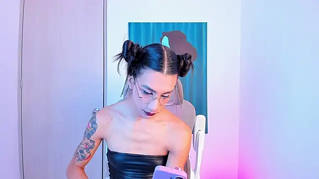 sofiaa grey  online show from 04.21.26