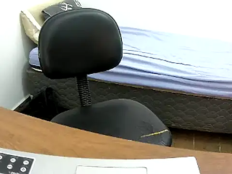 Snapshot of Morenatranss chatting on 01.20.25 Morenatranss online show from 01.20.25