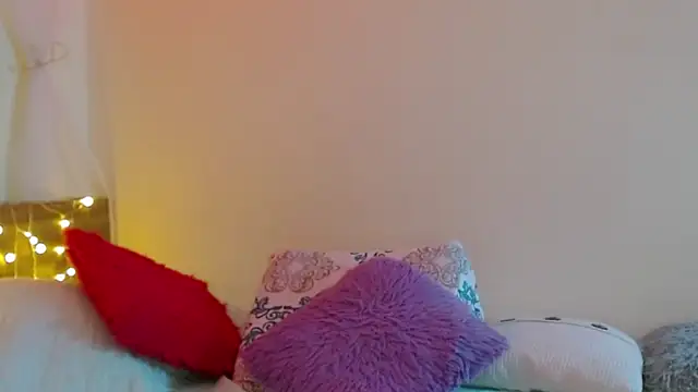 Juliietha servas online show from 03.04.25