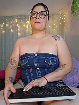Juliietha servas online show from 06.10.26