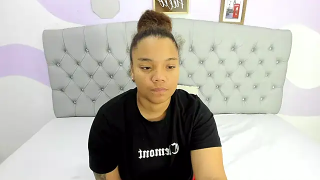 Snapshot of BRIYITHMENA chatting on 10.21.25 BRIYITHMENA online show from 10.21.25