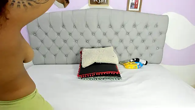 Snapshot of BRIYITHMENA chatting on 10.29.25 BRIYITHMENA online show from 10.29.25