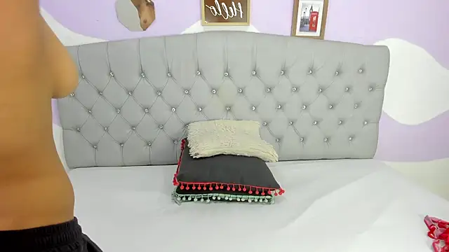 Snapshot of BRIYITHMENA chatting on 11.28.25 BRIYITHMENA online show from 11.28.25