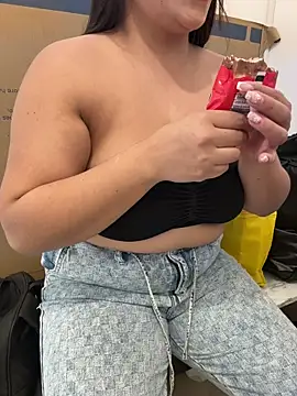 Snapshot of Sol_biglips chatting on 02.12.26 Sol biglips online show from 02.12.26