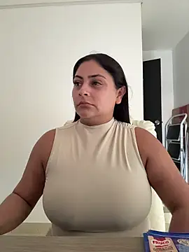 Snapshot of Sol_biglips chatting on 03.06.26 Sol biglips online show from 03.06.26