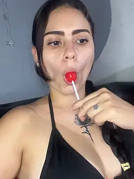 Snapshot of Azuna25 chatting on 05.29.26 Azuna25 online show from 05.29.26