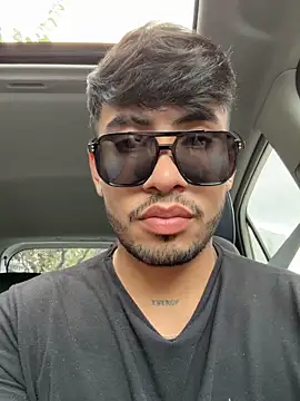 Snapshot of tom_thick chatting on 11.04.25 tom thick online show from 11.04.25