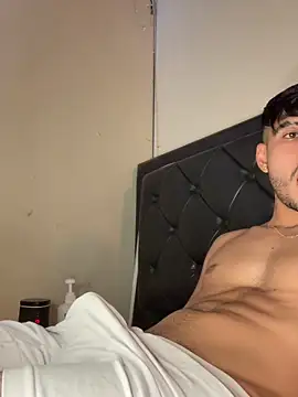 Snapshot of tom_thick chatting on 11.19.25 tom thick online show from 11.19.25