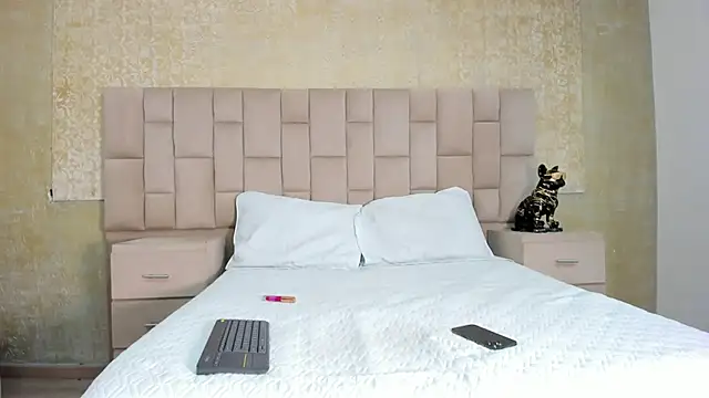 LaurenSnow online show from 02.28.25