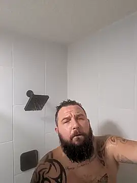 Snapshot of beardedbeasty86 chatting on 10.15.25 beardedbeasty86 online show from 10.15.25