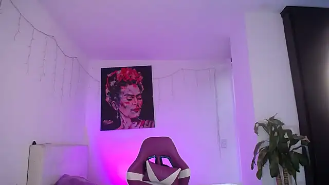 esmeraldaa230 online show from 12.19.25