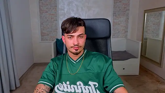 Snapshot of BrandonTate chatting on 05.08.26 BrandonTate online show from 05.08.26