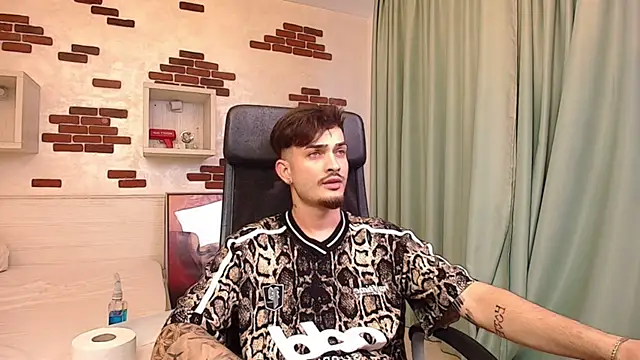 Snapshot of BrandonTate chatting on 06.09.26 BrandonTate online show from 06.09.26